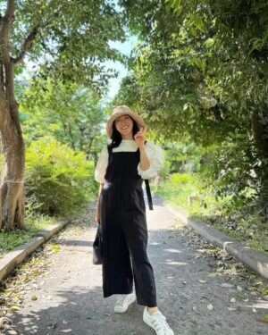 Ayumi Shigemori Instagram - ⭐︎
用事があり、2駅分歩きました。
なるべく木陰を探しましたが、暑すぎました😵

#明日はもっと暑くなるらしい
#水分補給忘れずに