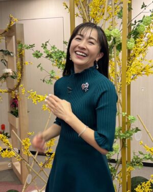 Ayumi Shigemori Instagram - ⭐︎
本日、フジテレビ『ぽかぽか』後半のクイズのコーナーに出演させていただきました。
10問中8問以上正解すると、小野正利さんの歌をサビまで聞く事が出来るという企画！
出演が決まってから、クイズの本を読んだり、クイズ番組を真剣に見たり、自分なりに勉強をして挑みましたが😅
見事全問正解の桑野さんのお陰で、小野さんの奇跡のハイトーンボイスを目の前で聴くことが出来て幸せでした🥰

しばらくの間、見逃し無料配信TVerでご覧いただけるそうです！
よろしければ😉

#フジテレビ#ぽかぽか#クイズ
（1枚目）#桑野信義 さん#桑マン さん
（2枚目）#小野正利 さん#You're the Only…

#アクセサリー#abiste_official
#スタイリスト#池ヶ谷ひろ子（昔、ひろ子さんがラッツ&スターのスタイリストをしていた時もあったそうです！）
#ヘアメイク#arakimake