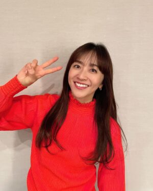 Ayumi Shigemori Instagram - ⭐︎
今年最後のお仕事は情報誌の取材でした。
詳細は後日お知らせしますね。

#衣装#MARILYNMOON#袖のボリュームと衿のフリルが素敵#バックのリボンが上品でした#apt_seijo
#ヘアメイク#渡部亜由美