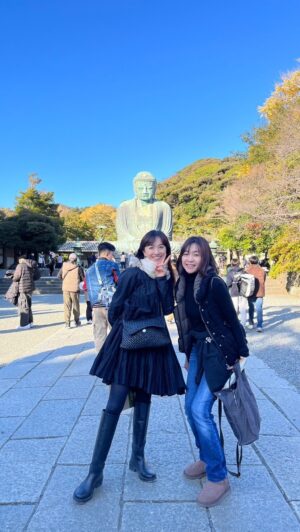 Ayumi Shigemori Instagram - ⭐︎
先日ちかお姉さんと訪れた鎌倉をリールにしてみました！

ちかお姉さんとは『おかあさんといっしょ』の番組で家族のように一緒に過ごした仲間。
お互い子供達も成長し、またゆっくり会えるようになりました☺️

思い出話や近況報告など話が尽きず、鎌倉観光しながら沢山お話しましたよ〜😆
気付くと9.4キロも歩いていました🤣

帰りに江ノ島まで移動しましたが、江ノ島観光はまた次回にして、カフェで生クリーム山盛りのワッフルをいただきながら、またおしゃべりタイム🤣

お天気も良く、鎌倉を満喫できました！
ちかちゃん、ありがとう🥰

#松野ちか#ちかお姉さん#トライトライトライ#おかあさんといっしょ#仲間
#鎌倉#鶴岡八幡宮#大仏＃中にも入りました！
#江ノ電#江ノ島
#ランチ#GARDENHOUSEKAMAKURA#湘南釜揚げしらすのピザ#美味しすぎ😋