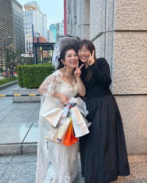 Ayumi Shigemori Instagram - ⭐︎
私のコンサートでもお世話になっているピアニスト#大坪由里 さんが出演しているコンサートへ行きました。
場所は銀座にある王子ホール。
プロジェクションマッピングでホールが映画館のような空間で、五感で楽しめる素晴らしいコンサートでした！
コンサート後に出演者とみんなで記念撮影📷

#singing in the Springtime#10周年記念
#銀座#王子ホール#クラシック#コンサート#毎回楽しみ#来年も絶対行きます！
#お帽子#フィレンツェで作られたもの
#最後の写真は同級生🫶
#主催者でソプラノ歌手の#佐藤篤子 さん#写真が撮れず残念😢