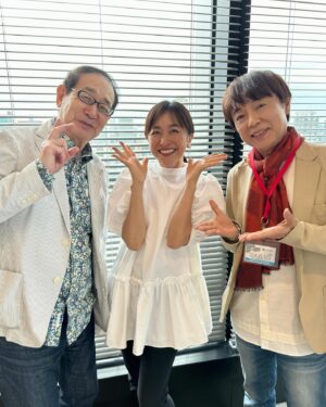 Ayumi Shigemori Instagram - ⭐︎
11/10(日)に行われる『寛仁親王牌 童謡こどもの歌コンクール』の審査委員総会がありました。
今年もグランプリ大会の審査委員を務めさせていただきます。
応募されている皆様、今年も楽しみにしています♪
総会後に
#審査委員長#早川史郎 先生
#審査委員#坂田おさむ お兄さん
と記念撮影を！
早川先生もおさむお兄さんもとてもお若く、いつもオシャレなのです✨