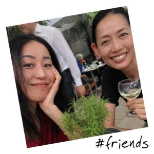 Ayumi Takano Instagram - コロナからずっと会えなかった大好きなお友達、沙知絵さん　@harasachie とミュンヘンで遊んできましたー。近くに住んでた事もあって詳しいからいろいろ案内してもらって、食べて飲んでお喋りしてお買い物して充電完了。なぜか「あーそろそろキツいかも〜」のタイミングで声をかけてくれるお友達がいる私は本当に幸せです。また遊んでね♥️ てか写真見たら本当によく食べて飲んでる私達😃

Pandemi sonrası hiç görüşemediğim canım arkadaşımla buluştuk😊O kadar iyi geldi ki bana, çok özlemişim iyi ki varsın 🙏🏼