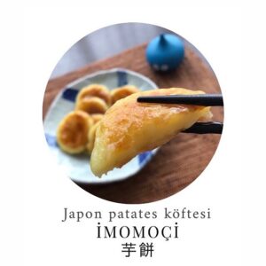 Ayumi Takano Instagram - Tarif için fotoğrafı kaydırın 🙌 Çocukken annem sık sık yapardı hesaplı ve kolay Japon patates köfte ‘İmomoçi’ 🥔 
Soyasosu yerine ketçap mayonez istediğiniz kullanabilirsiniz bazen dereotu beyaz peynir ekleyip sossuz yapıyorum o da güzel ❤️
Deneyenlerden yorumları beklerim🤗
*
じゃがいもたくさん頂いたので芋餅作りましたー。たくさん冷凍したからしばらく楽しめます❤️こちらのじゃがいもは美味しくて、トルコに暮らすようになって食べる頻度があがりました。みたらしじゃなくてデイルと白チーズ入りのトルコ風も美味しいです🌿
#kolayyemektarifleri #patatesyemeği #patatesköftesi #japonyemekleri