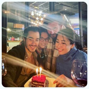 Ayumi Takano Instagram - Yeni yaşıma girerken iyi ki doğdum diyebilmemin mutluluğunu yaşıyorum. Güzel arkadaşlarım, işlerim, sağlığım, ruhen ve bedenen kendime ait hayatım.. hiç biri kolay elde edilmiyor ama sanırım başarı yolundayım🌸 Şükürler olsun yine bir yaş daha aldım! Teşekkür ederim 🙏🏼 
また一つ歳をとりました。若い頃に憧れた、大人っていいなぁ、と思ってもらえるような人になれてるかしら。
今日の私を作った全てに感謝して、また新しい歳をかさねます😊ありがとうございます！