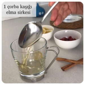 Ayumi Takano Instagram - Hava çok soğuk ⛄️ İçimi ısıtmak için sirkeli içeceği hazırlıyorum.. yemekten sonra içtiğimde kan şekerini dengeler, metabolizmayı hızlandırır yani ‘sağlıklı yolu’yla kilo almaya engel oluyor.. #yudumluksirke kullanıyorum çocukluğumdan beri içiyorum tadı da güzel tavsiye ederim 🌸
イスタンブル寒すぎる…☃️ とりあえずホットサワードリンクで温まります☺️
#ayumininmutfağı #sirke #sağlıklıbeslenme #güzellikiçin #サワードリンク #お酢レシピ