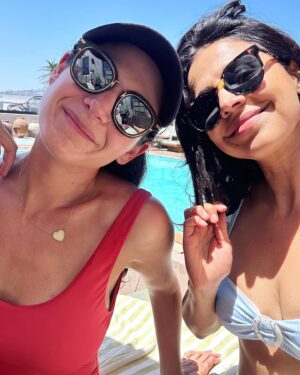 Azita Ghanizada Instagram - Bye bye #Summer. Wish I had a little more space to enjoy you. 

Hello #Fall. 🍂🍾🍷🤎 

#thegrassisgreenerwhereyouwaterit