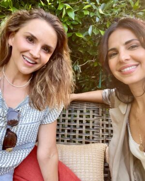 Azita Ghanizada Instagram - Bye bye #Summer. Wish I had a little more space to enjoy you. 

Hello #Fall. 🍂🍾🍷🤎 

#thegrassisgreenerwhereyouwaterit