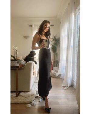 Azita Ghanizada Instagram - Summer’s been a complicated one for sure. 

Chaotic, poetic, sparkly, dark.  New things show up 🤍 and old things lurk to pull you deep into your humanness. 🖤

But you get bangs, (realizing they legit trauma bangs) show a little leg, say yes to the drinks and the friends, kiss your therapy pup, and honor all the moments with a fit check mirror selfie. 

💛🌞☀️ #maincharacterenerg #summer #mirrorselfie #look #inspo #styleandthebeach #styleinspiration #notablogger #onstrike 🤷🏻‍♀️