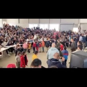 Aziz Aslan Instagram - Yol uzun engebeli. Yıllar sürecek bu zorlu yolcukta onları yalnız bırakmamak önemli. Enerjimizi uzun soluklu kullanmalıyız. Bir kere elimi uzattım çektim olmaz. Ayağa kalkana kadar birlikteyiz❤️