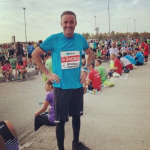 Aziz Aslan Instagram - Harika bir deneyim oldu 😎 NKolay 44. Istanbul Maratonu 15km dereceniz 1:30:12