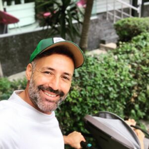 Aziz Aslan Instagram - Cüceden ayrı tek selfi çekeyim dedim. Fazla uzağa gidemiyorsun😬
