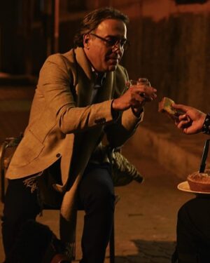 Aziz Hattab Instagram - تابعوا مسلسل #بين_لقصور  كل نهار طيلة شهر رمضان المبارك على قناة @mbc5 و منصة @shahid.vod 
قرييييييييبا 🔥
@cedarsart @spectop_officiel 
@fatna_benk 
@hichameljebbari 
@malek_bouchra_officiel 
@mohamed_khouyi_official 
@houda_rihani 
@ladibsaadiaofficiel 
@azizhattabofficiel 
@farahelfassi1 
@saadmouaffak1 
@nada.haddaoui 
@bawss.off 
@hassna.nait 
@anasgamani 
@bahraouihalima 
@marialalouaz 
@said.darif1 
@mehdielb_ 
@akram_souhail_officiel 
@asmakartoubi 
@maryam_elgaraa1 
@lailafadili1 
@hicham_belaoudi 
@ayoubmissioui 
@aminetalidi 
@kamalmoummad 
@hassanboudour 
@machhouur 
@najoua_moufti 
@hind_rouibzi 
@azizdheouir 
@saiddahmaniiii 
@abdeloukkour 
zinbwb 
@oumaima_3asri 
@sanaa_alaoui_official 
@elhabachi_miloud 
@yazidi4638 
@issam_event

#رمضان_يجمعنا #رمضان_كريم #بين_لقصور