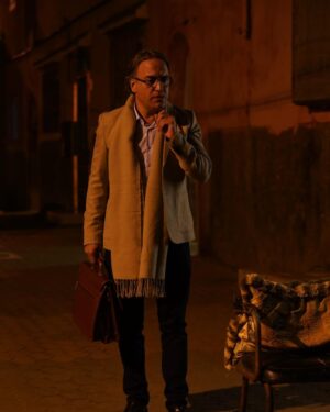 Aziz Hattab Instagram - تابعوا مسلسل #بين_لقصور  كل نهار طيلة شهر رمضان المبارك على قناة @mbc5 و منصة @shahid.vod 
قرييييييييبا 🔥
@cedarsart @spectop_officiel 
@fatna_benk 
@hichameljebbari 
@malek_bouchra_officiel 
@mohamed_khouyi_official 
@houda_rihani 
@ladibsaadiaofficiel 
@azizhattabofficiel 
@farahelfassi1 
@saadmouaffak1 
@nada.haddaoui 
@bawss.off 
@hassna.nait 
@anasgamani 
@bahraouihalima 
@marialalouaz 
@said.darif1 
@mehdielb_ 
@akram_souhail_officiel 
@asmakartoubi 
@maryam_elgaraa1 
@lailafadili1 
@hicham_belaoudi 
@ayoubmissioui 
@aminetalidi 
@kamalmoummad 
@hassanboudour 
@machhouur 
@najoua_moufti 
@hind_rouibzi 
@azizdheouir 
@saiddahmaniiii 
@abdeloukkour 
zinbwb 
@oumaima_3asri 
@sanaa_alaoui_official 
@elhabachi_miloud 
@yazidi4638 
@issam_event

#رمضان_يجمعنا #رمضان_كريم #بين_لقصور
