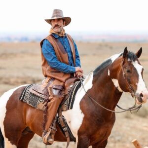 Aziz Hattab Instagram - Un cow-boy est un homme avec des tripes et un cheval.
#cowboy 
#cinema 
#film 
#pub 
#loveyourself
