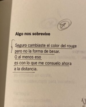 Azul Araya Instagram - en este momento de la película de mi vida estoy resfriada, sensible y llorosa, pero les dejo otros fragmentos del film para que disfruten de los libros y los gatos 🧸💘💘🌹🌹💐💐❤️‍🔥🏹❤️‍🩹