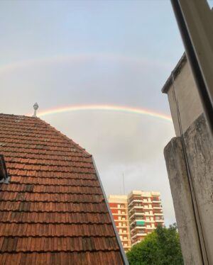 Azul Araya Instagram - abrazando la incertidumbre 
teniendo citas conmigo misma 
y una red de contención magnifica
