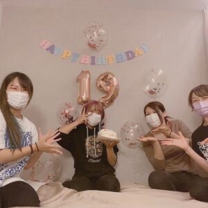 Azumi Instagram - QQちゃんがお祝いしてくれました🎈