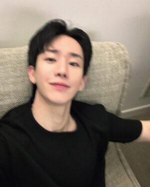 B Joo Instagram - 🫨👋