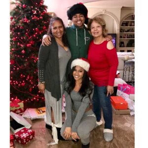 B.J. Mitchell Instagram - My happy place 💚❤️ #merrychristmas #noplacelikehome