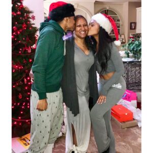 B.J. Mitchell Instagram - My happy place 💚❤️ #merrychristmas #noplacelikehome