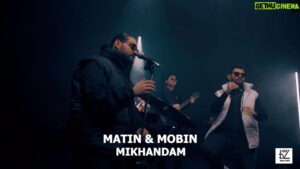 Babak Zarrin Instagram - 🖤🖤🖤میخندم
با صدای متین و مبین منتشر شد.

@matinmobinofficial 
برای دیدن ویدیو کامل این کار به یوتیوب مراجعه کنید که لینک آن در استوری و هایلایت های همین صفحه قرار دارد.

@babakzarrin_official |تهیه کننده موسیقی :بابک زرین

 آهنگساز و تنظیم کننده : بابک زرین
@babakzarrin_official 
ترانه : معین برزه 
@moein_barzeh 
 میکس و مسترینگ : حمید حاتمی
@hamiidhatami 
ویولن سل : مهرداد عالمی
@mehrdadalemi 
گیتار : محمدشکاری
@mohammadshekaari 
پیانو : بابک زرین
@babakzarrin_official

 کارگردان ویدیو : حمید منتظری
@hamidmontazerii 
@omid_nik_mohamadi | میکاپ آرتیست : امیدنیک محمدی
@komeil_mohammadi | استایلیست : کمیل محمدی
@ali__pirooz |  دستیار تصویر : علی پیروز و مجید کشاورز
@majidkeshavarzs 
@farzadhafezi_ | studio black box

مدیر رسانه: علی پوررجب 
@aliipoorrajab 

ممنون از : 
احتشام 
@unseenlive محتشم
@soheylaazimian  سهیلاعظیمیان