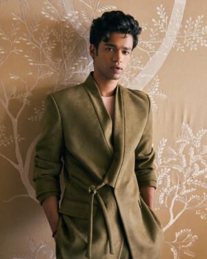 Babil Khan Instagram - Don’t be cruel. 

Outfit - @mintblushdesigns 
Shoes- @dr_martins_boots 
Makeup - @st.ephen1374
Hair - @swapnildiwakar_hair 
Styled by - @who_wore_what_when
Photography - @ankitchatterjee.official