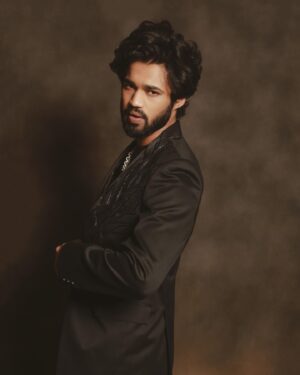 Babil Khan Instagram - Black was never orange. 

Outfit: @rimzimdaduofficial
Jewellery: @dripproject.co
Sunglasses: @ysl
Styled by @thetyagiakshay 
#TeamTyagi @lifestylebee_
@riddhiijainn_ 
Shot by @pauldavidmartinofficial
Hair by @swapnildiwakar_hair
Make up by @st.ephen1374