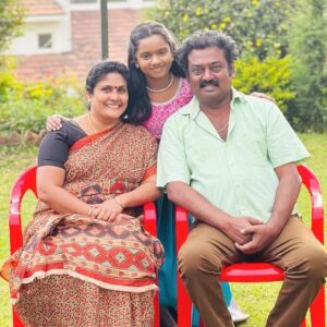 Baby Kaavya Instagram - Mahanadhi... Reel appa Amma😍
@actress.sujatha @actorsaravanan @vijaytelevision @mahanadhivijaytv 
.
.
#new #serial #vijaytv #happy #family #newproject #newjourney #life #super #happylife #project #love #instagood #photooftheday #tbt #beautiful #cute #me #happy #fashion  #followme #mahanadhi #narmadha #kaavya #kaavyahoney