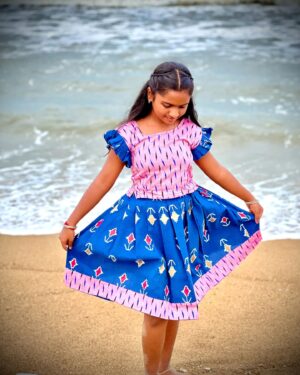 Baby Kaavya Instagram - Narmadha💙
👗@minime_by_arjocouture 
.
.
#kaavya #kaavyahoney #narmadha #mahanadhi #vijaytv #serial #childartist #happy #fun #bts #collab #chennai #kodaikanal #beach