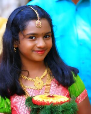 Baby Kaavya Instagram - புன்னகை, இது இலவசமான சிகிச்சை. 

#mahanathi #kaavya #narmadha #vijaytv