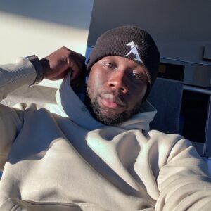 Bacary Sagna Instagram - I’m smiling deep inside don’t worry for me... a bit tired from working hard on something crazy you get me. 😉⏳🧿 #montreal #canada #homesweethome #work #countdown