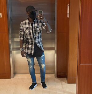 Bacary Sagna Instagram - Comme diraient certains... “ c’est trop...✨” #blesstuesday #montreal #canada #home @ocho8_official