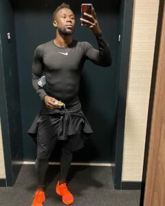 Bacary Sagna Instagram - “And i am not flexing i swear 😅🍫” #gymtime #fitness #healthy #dedication #workhardplayhard #backtobusiness
