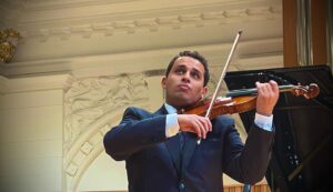Bacem Anas Romdhani Instagram - Time to announce the exciting news 🤩
After a few weeks of searching, I’m so happy to be appointed the next Associate Principal 2nd violin of the Štátna Filharmónia Košice in Slovakia 🇸🇰
Excited for the next chapter, in a new country! 
Let’s go 🎻🎶
•
•
•
•
#bacemanasromdhani #bacemanasviolin #tunisian #british #violinist #artist #štátnafilharmoniekošice #slovakia #itarikyatawasel #exmenuhinviolin98 #andreashellinge #instagood #insta #instagram