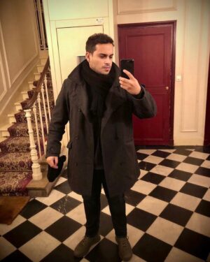 Bacem Anas Romdhani Instagram - Bonjour! 🌹🇫🇷
~~~~
#bacemanasviolin #bacemanasromdhani #paris #france #violinist #violoniste #artist #artiste