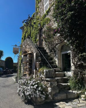 Bacem Anas Romdhani Instagram - Good to be back to St. Paul de Vence in the Côte D’azur for my third visit. Possibly my new French home 😍🇫🇷🏡

#bacemanasromdhani #bacemanasviolin #stpauldevence #france