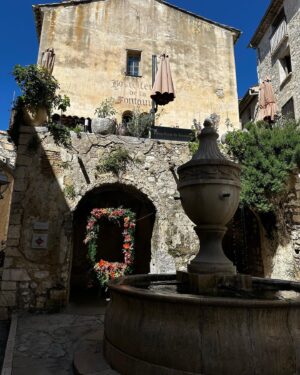 Bacem Anas Romdhani Instagram - Good to be back to St. Paul de Vence in the Côte D’azur for my third visit. Possibly my new French home 😍🇫🇷🏡

#bacemanasromdhani #bacemanasviolin #stpauldevence #france