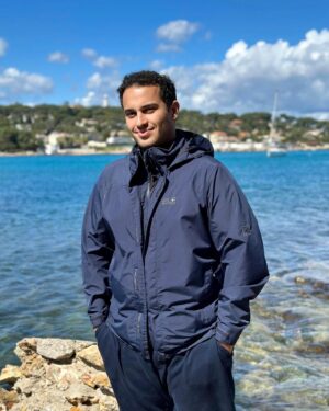 Bacem Anas Romdhani Instagram - A lovely Easter hike in the hills of Cap d’Antibes, Côte D’azur😍🇫🇷

#bacemanasviolin #bacemanasromdhani #france #antibes #capdantibes #sea #sun #hike #nature