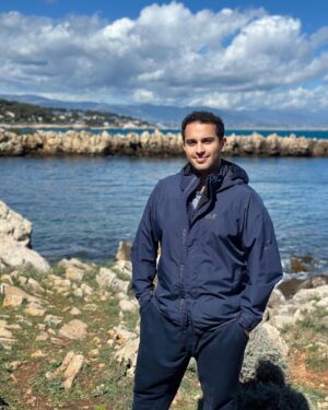 Bacem Anas Romdhani Instagram - A lovely Easter hike in the hills of Cap d’Antibes, Côte D’azur😍🇫🇷

#bacemanasviolin #bacemanasromdhani #france #antibes #capdantibes #sea #sun #hike #nature