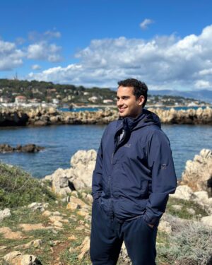 Bacem Anas Romdhani Instagram - A lovely Easter hike in the hills of Cap d’Antibes, Côte D’azur😍🇫🇷

#bacemanasviolin #bacemanasromdhani #france #antibes #capdantibes #sea #sun #hike #nature