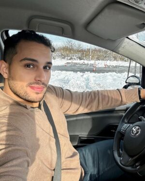 Bacem Anas Romdhani Instagram - Nothing beats learning how to drive in the snow ❄️🙈🥶