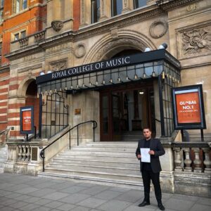 Bacem Anas Romdhani Instagram - Graduation!! 🎓
•
•
•
•
#bacemanasromdhani #bacemanasviolin #tunisianviolinist #itarikyatawasel #graduation #london #rcm #instagood #instalike #insta #instagram