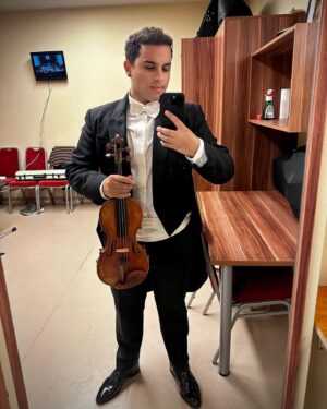Bacem Anas Romdhani Instagram - Good to be back with a new season 🎻🎶 

#bacemanasviolin #bacemanasromdhani #exmenuhinviolin98 #classical #concert #new #season #violin #violinist #violonista #insta #instagood #instagram