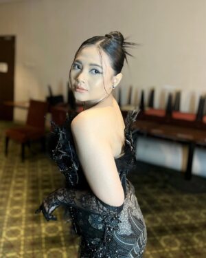 Badriyah Afiff Instagram - What a great gala premiere KHANZAB at Epicentrum XXI with my team✨

Makeup Artist @meriklaa 
Hairstylist @aryhudi 
Custom Designed @yoss_bridal_couture 
Fashion Assistant @caeeenn 
Captured @fadilahfa