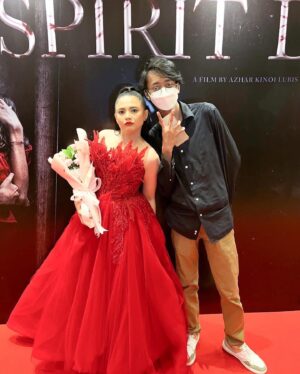 Badriyah Afiff Instagram - Gala Premiere SPIRIT DOLL✨

Makeup Artist @meriklaa 
Hairstylist @aryhudi 
Custom Designed @yoss_bridal_couture 
Fashion Assistant @caeeenn 
Captured @rudyjpank