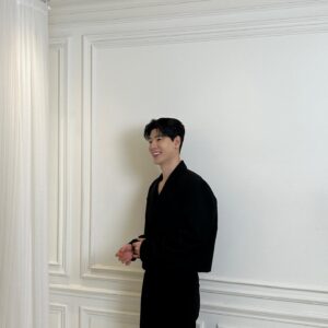 Bae Hyeon-seong Instagram - 기적의 형제 오늘 드디어 첫방송입니다!👍🏻
수,목 밤 10시30분 !!
본방사수 부탁드립니다 🙇🏻‍♂️!!!
