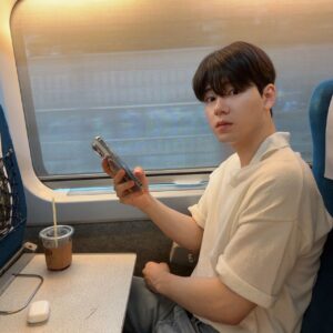 Bae Hyeon-seong Instagram - 🚈🏡🌊