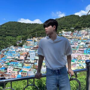 Bae Hyeon-seong Instagram - 🚈🏡🌊