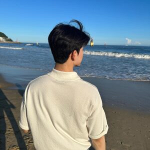 Bae Hyeon-seong Instagram - 🚈🏡🌊